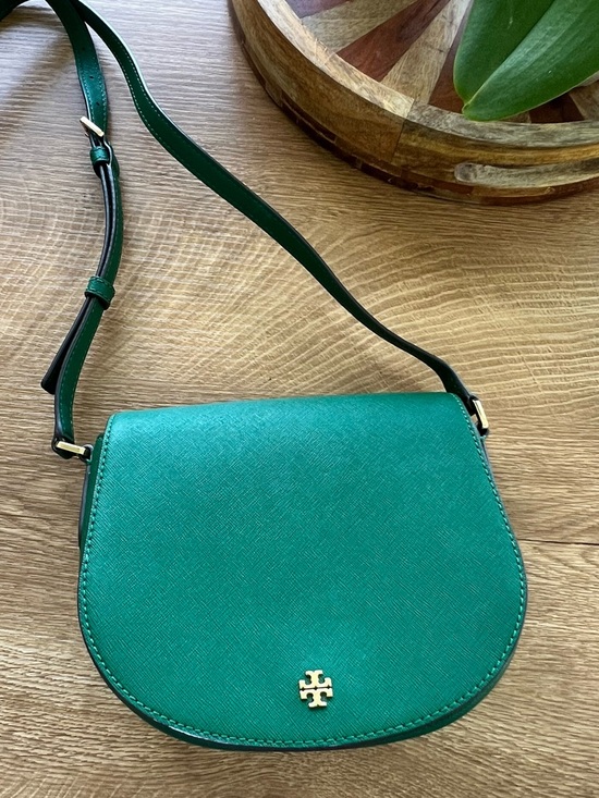 Tory Burch Handbags - Tory Burch Emerald Green Saffiano Crossbody Saddle Bag